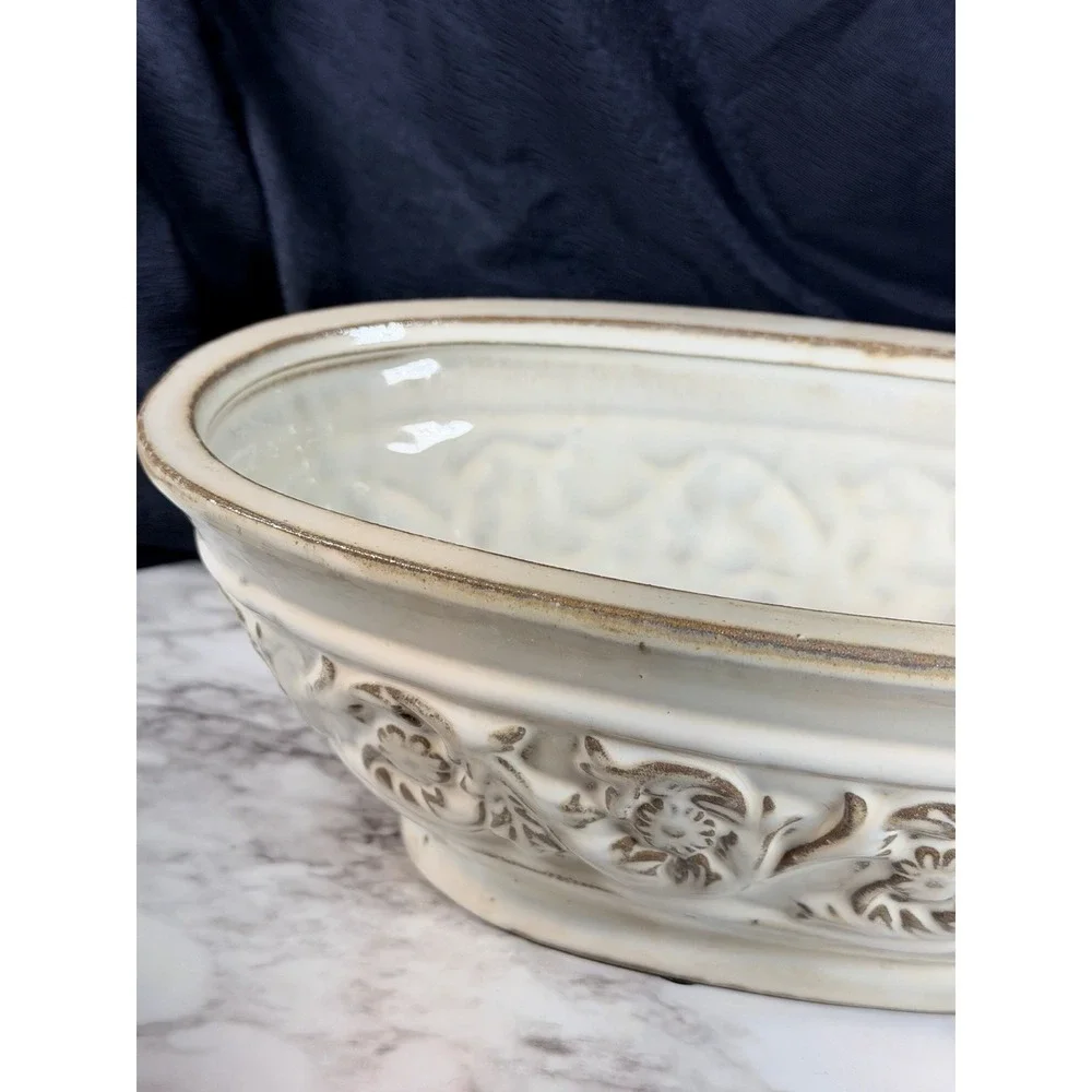 Ivory White leaf Floral Embossed Ceramic Indoor/Outdoor Planter/Pot  11.5(p2893)